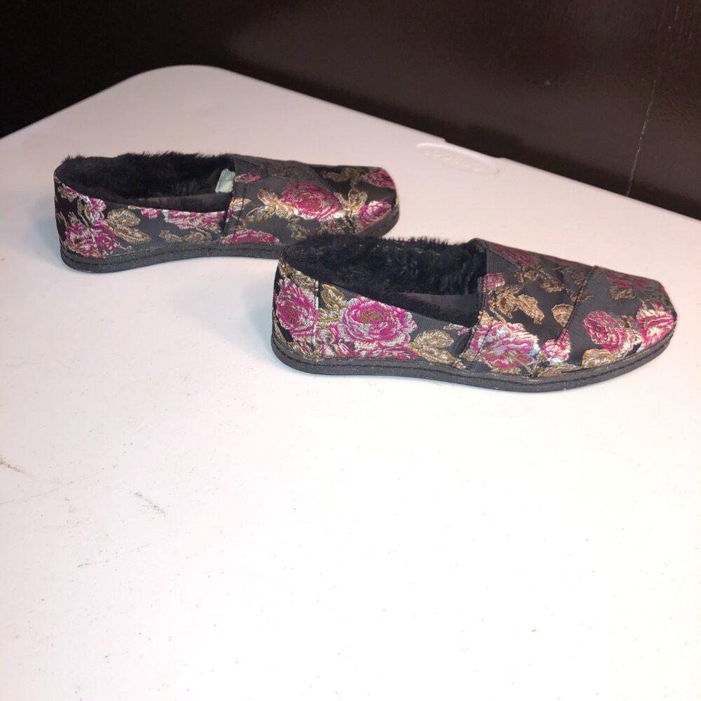 Tom's Black Slip On Shoes with Metallic Roses, Size 7 - Picture 4 of 7